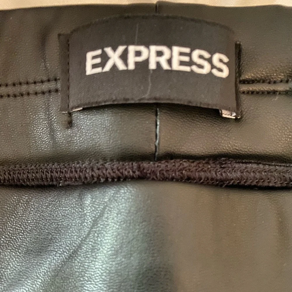 Express Faux Leather Skinny Leggings Black Size Small Like New - Picture 3 of 4
